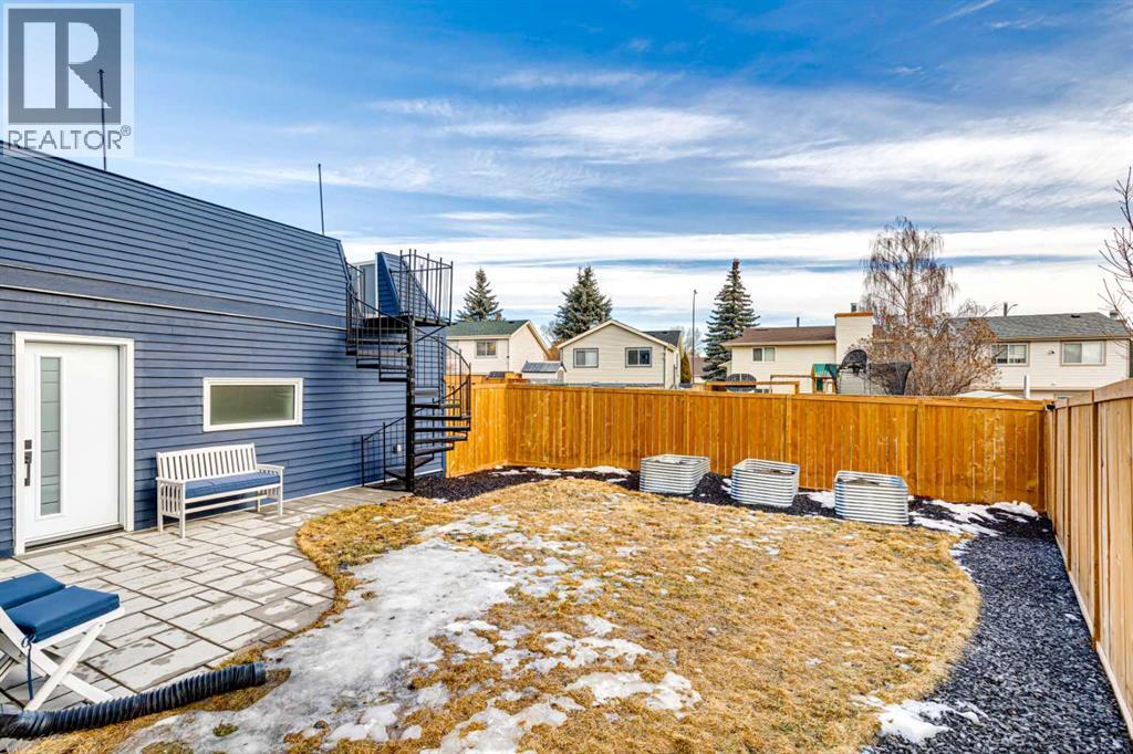 44 Shawcliffe Bay Sw, Calgary, Alberta  T2Y 1H1 - Photo 36 - A2293815