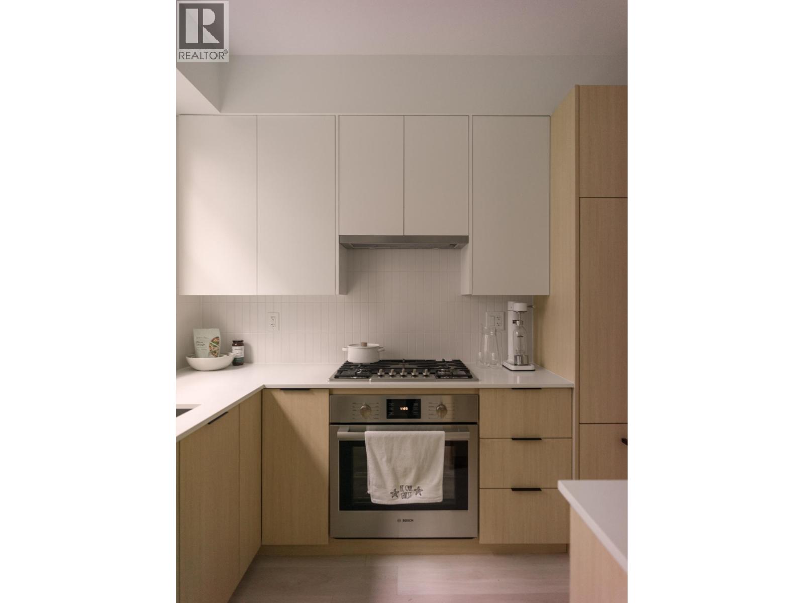 126 2045 Heritage Park Lane, North Vancouver, British Columbia  V7H 0E3 - Photo 2 - R3091858