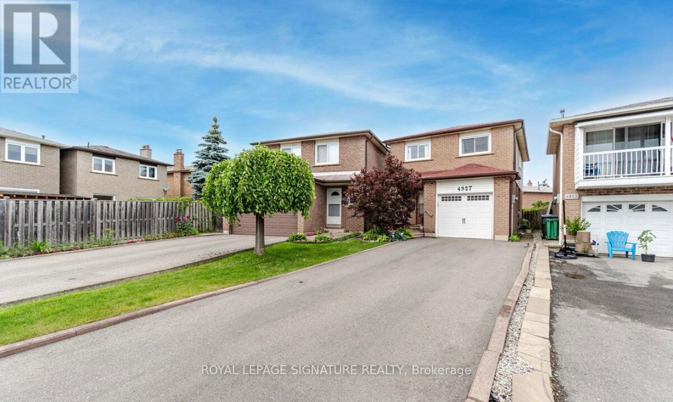 4327 Burnaby Court, Mississauga, Ontario  L4W 3W7 - Photo 3 - W12925468