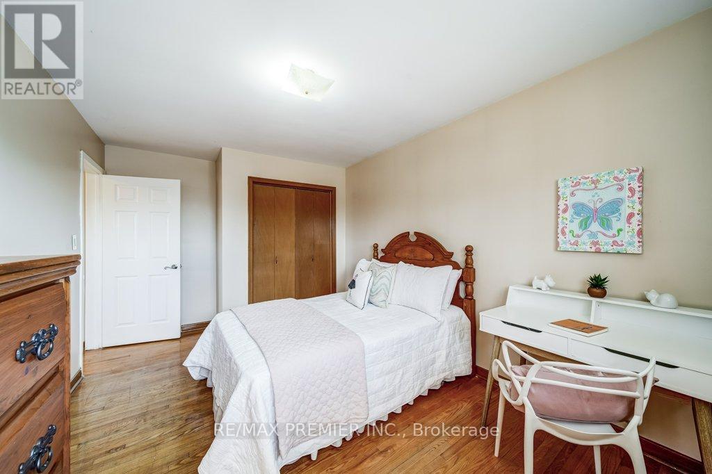 334 Rimilton Avenue, Toronto, Ontario  M8W 2E4 - Photo 24 - W12926282