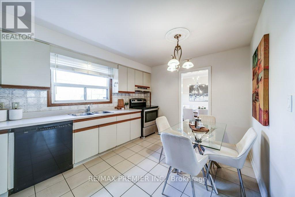 334 Rimilton Avenue, Toronto, Ontario  M8W 2E4 - Photo 13 - W12926282