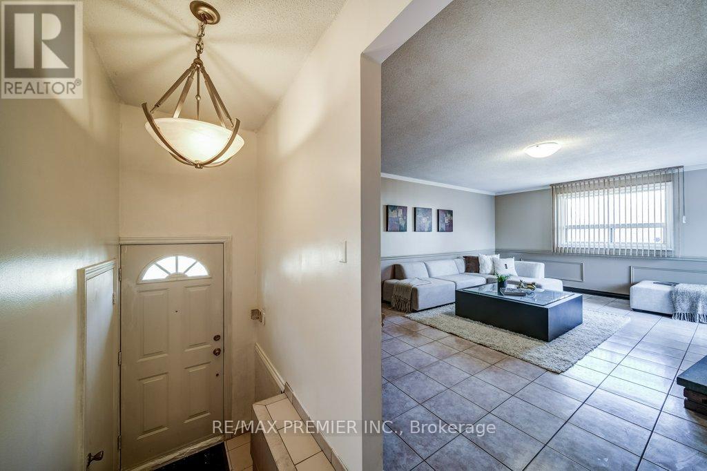 334 Rimilton Avenue, Toronto, Ontario  M8W 2E4 - Photo 15 - W12926282