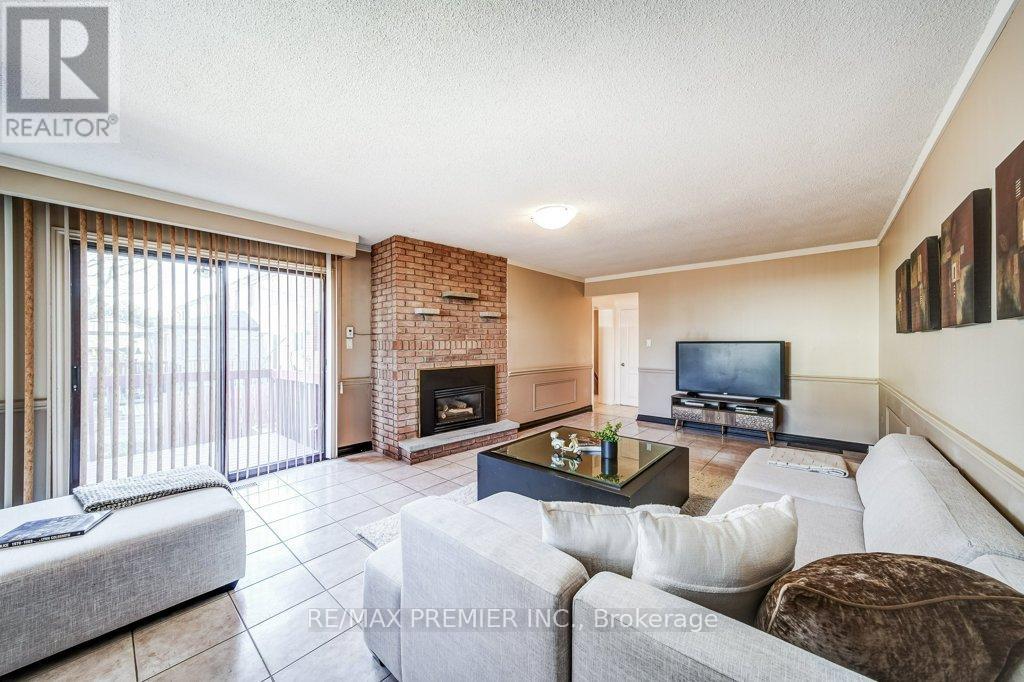 334 Rimilton Avenue, Toronto, Ontario  M8W 2E4 - Photo 19 - W12926282