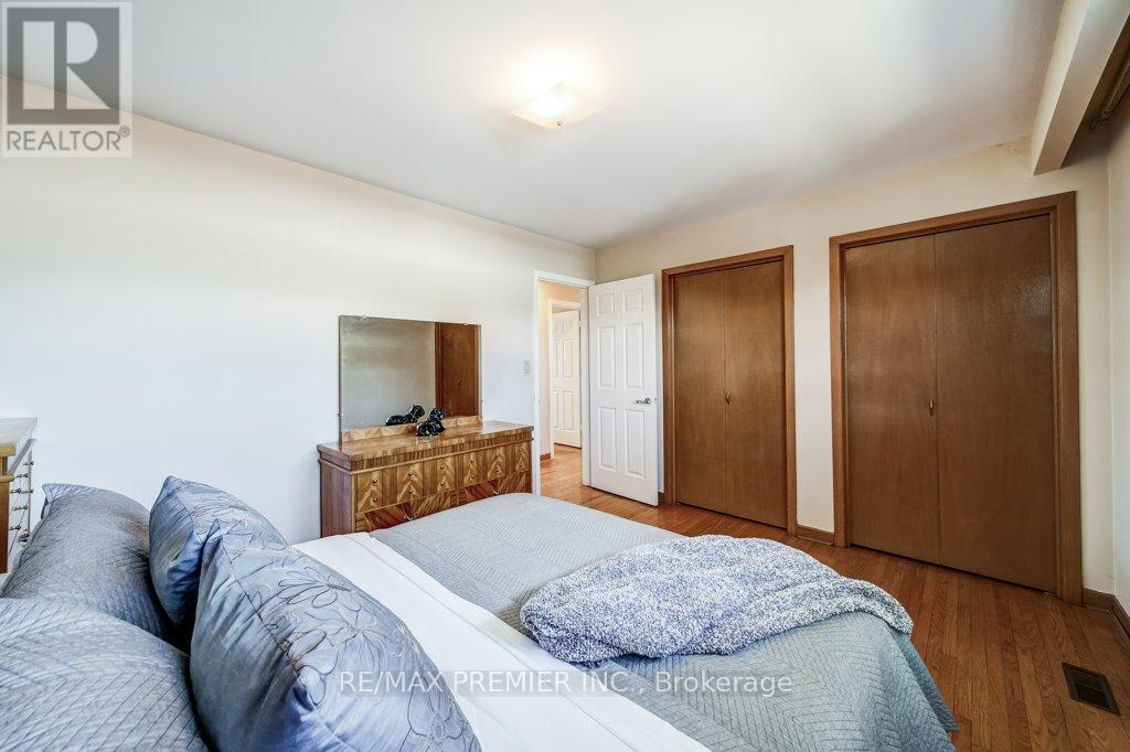 334 Rimilton Avenue, Toronto, Ontario  M8W 2E4 - Photo 27 - W12926282