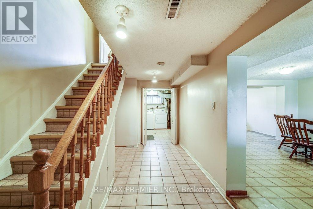 334 Rimilton Avenue, Toronto, Ontario  M8W 2E4 - Photo 28 - W12926282