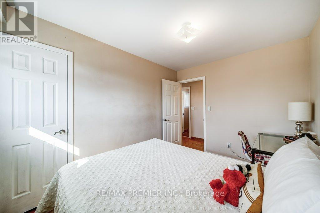 334 Rimilton Avenue, Toronto, Ontario  M8W 2E4 - Photo 23 - W12926282