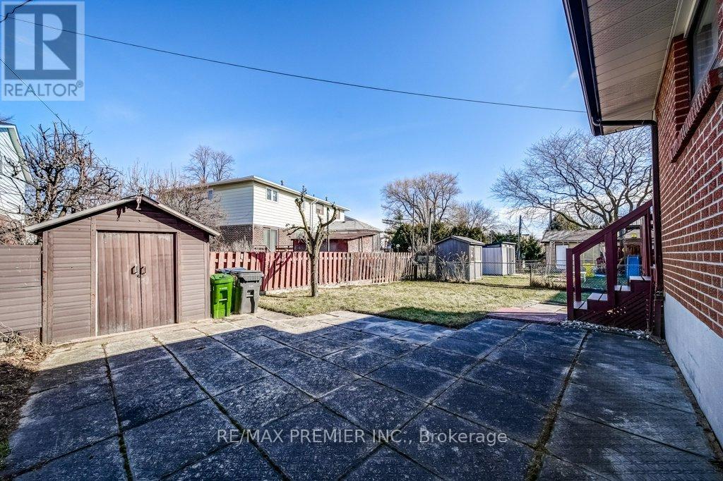 334 Rimilton Avenue, Toronto, Ontario  M8W 2E4 - Photo 36 - W12926282