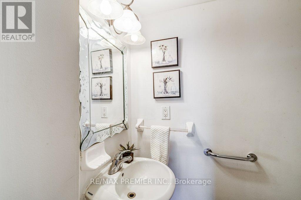 334 Rimilton Avenue, Toronto, Ontario  M8W 2E4 - Photo 16 - W12926282