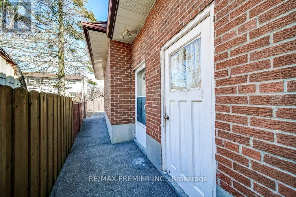334 Rimilton Avenue, Toronto, Ontario  M8W 2E4 - Photo 35 - W12926282
