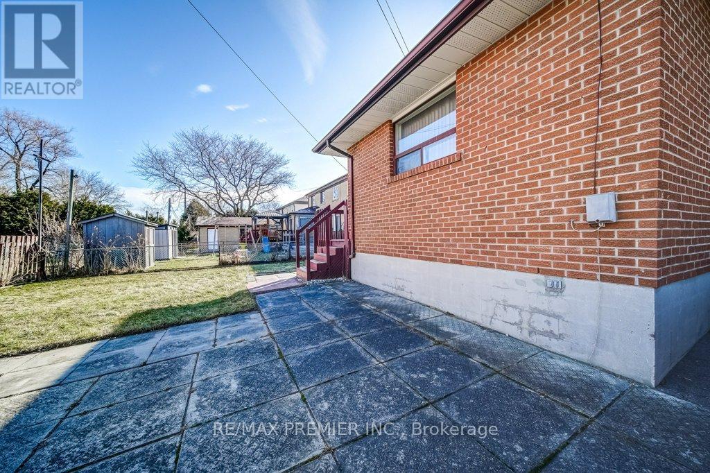 334 Rimilton Avenue, Toronto, Ontario  M8W 2E4 - Photo 37 - W12926282