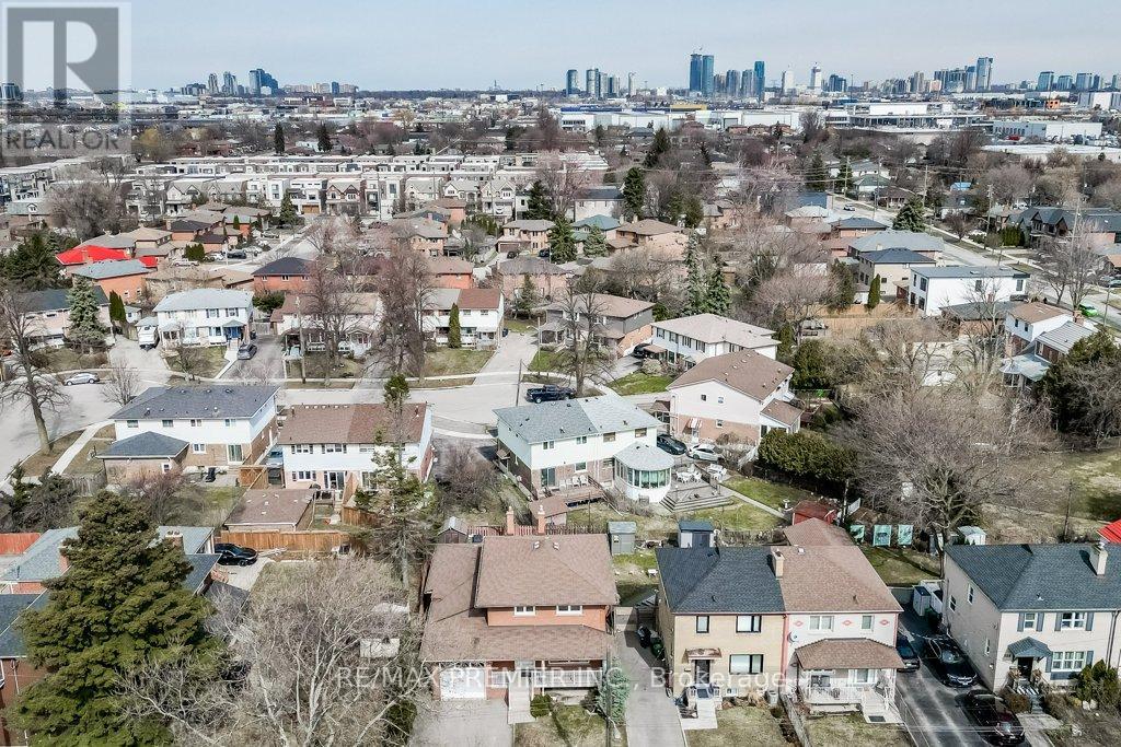 334 Rimilton Avenue, Toronto, Ontario  M8W 2E4 - Photo 42 - W12926282