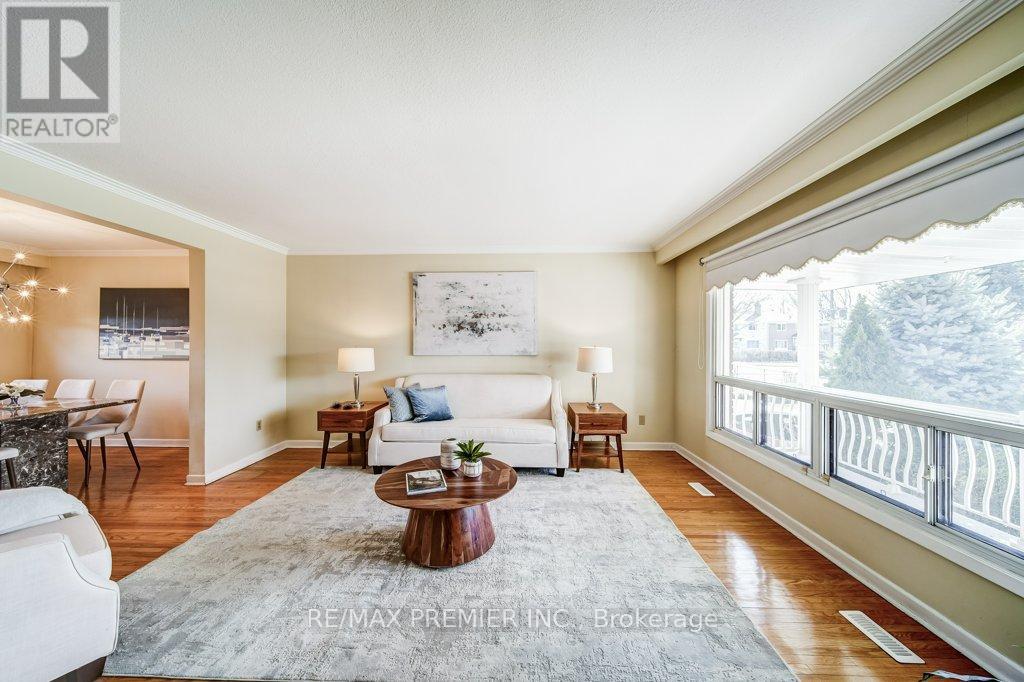 334 Rimilton Avenue, Toronto, Ontario  M8W 2E4 - Photo 6 - W12926282