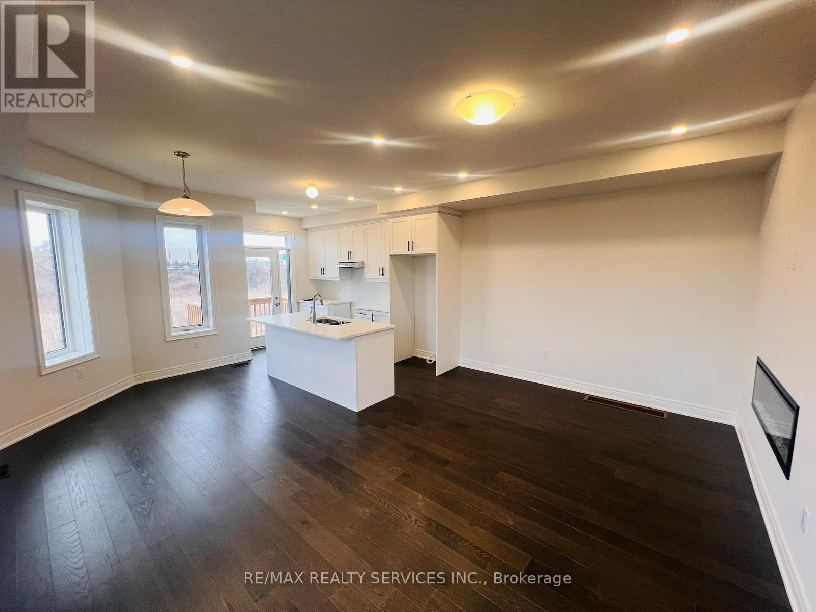 20 Falby Road, Brampton, Ontario  L6P 4S1 - Photo 5 - W12926366