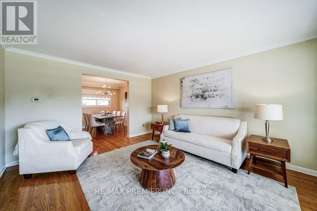 334 Rimilton Avenue, Toronto, Ontario  M8W 2E4 - Photo 7 - W12926282