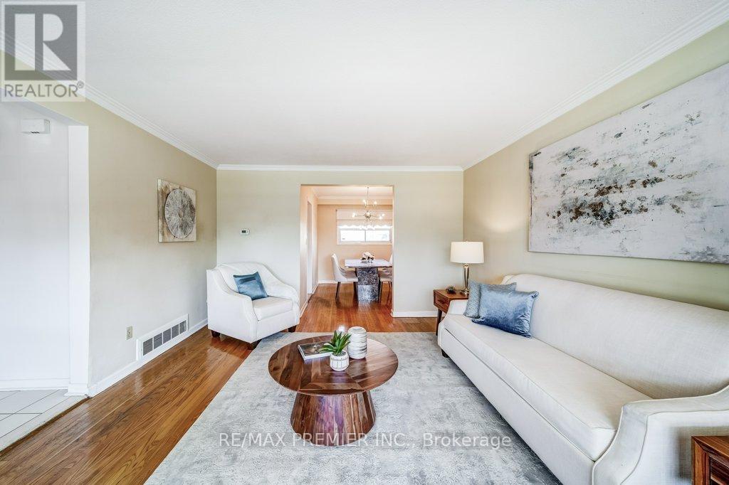 334 Rimilton Avenue, Toronto, Ontario  M8W 2E4 - Photo 9 - W12926282