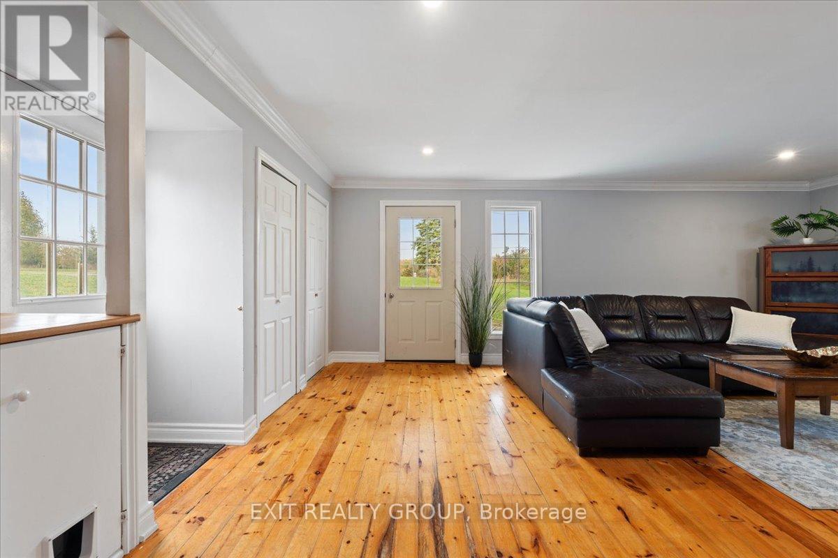 895 English Settlement Road, Quinte West, Ontario  K8V 5P7 - Photo 3 - X12924486