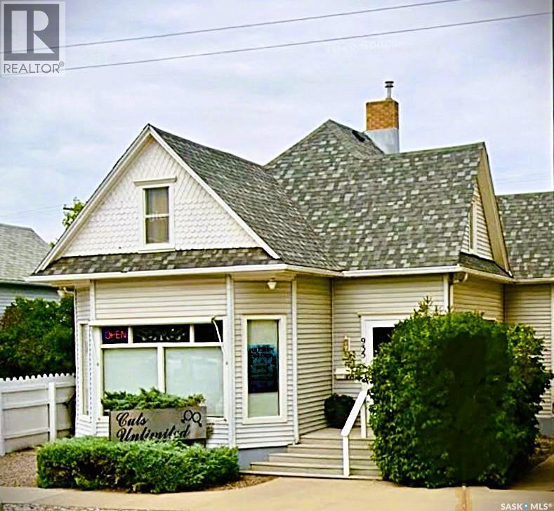 935 4th Street, Estevan, Saskatchewan  S4A 0W2 - Photo 3 - SK031290