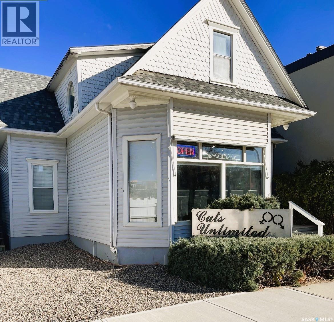 935 4th Street, Estevan, Saskatchewan  S4A 0W2 - Photo 2 - SK031290