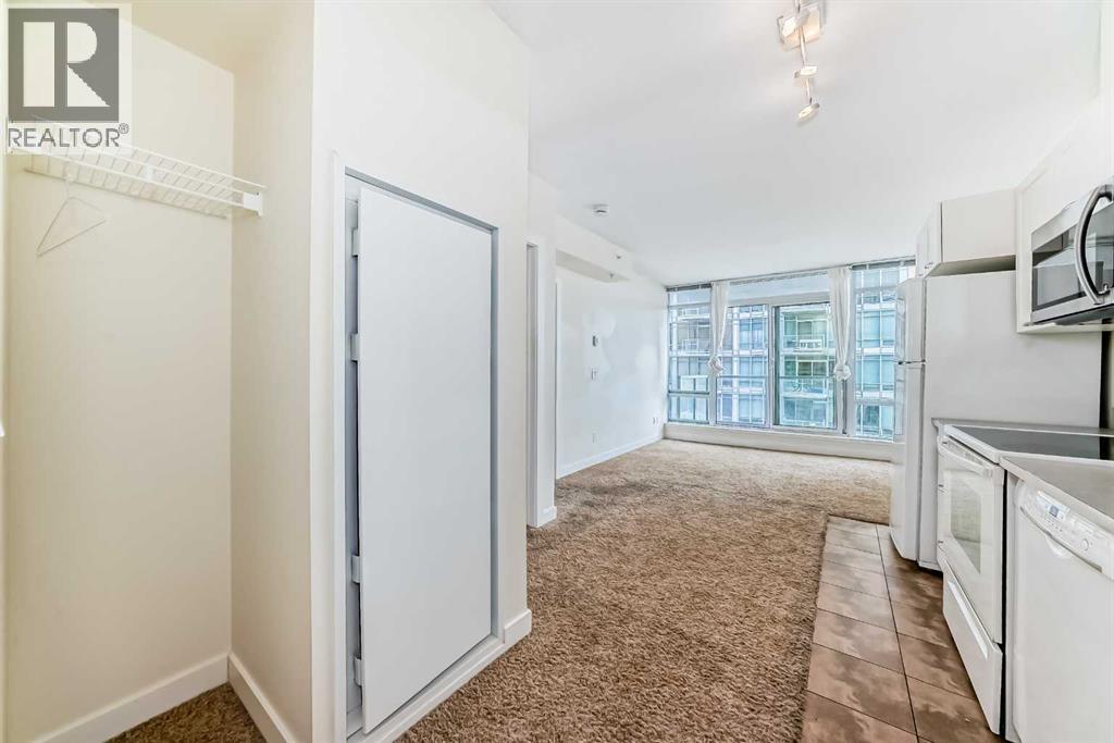 1103, 3830 Brentwood Road NW, Calgary, Alberta  T2L 1K8 - Photo 3 - A2290488