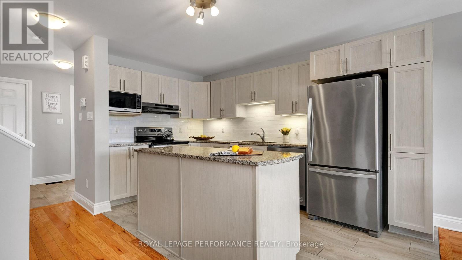 313 Twilight Avenue, Russell, Ontario  K4R 0E3 - Photo 13 - X12926596