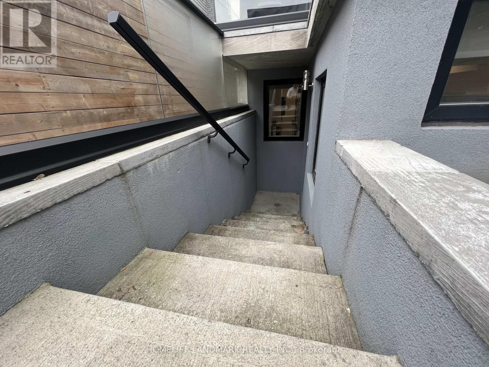 Lower - 17 Hocken Avenue, Toronto, Ontario  M6G 2K1 - Photo 10 - C12926560