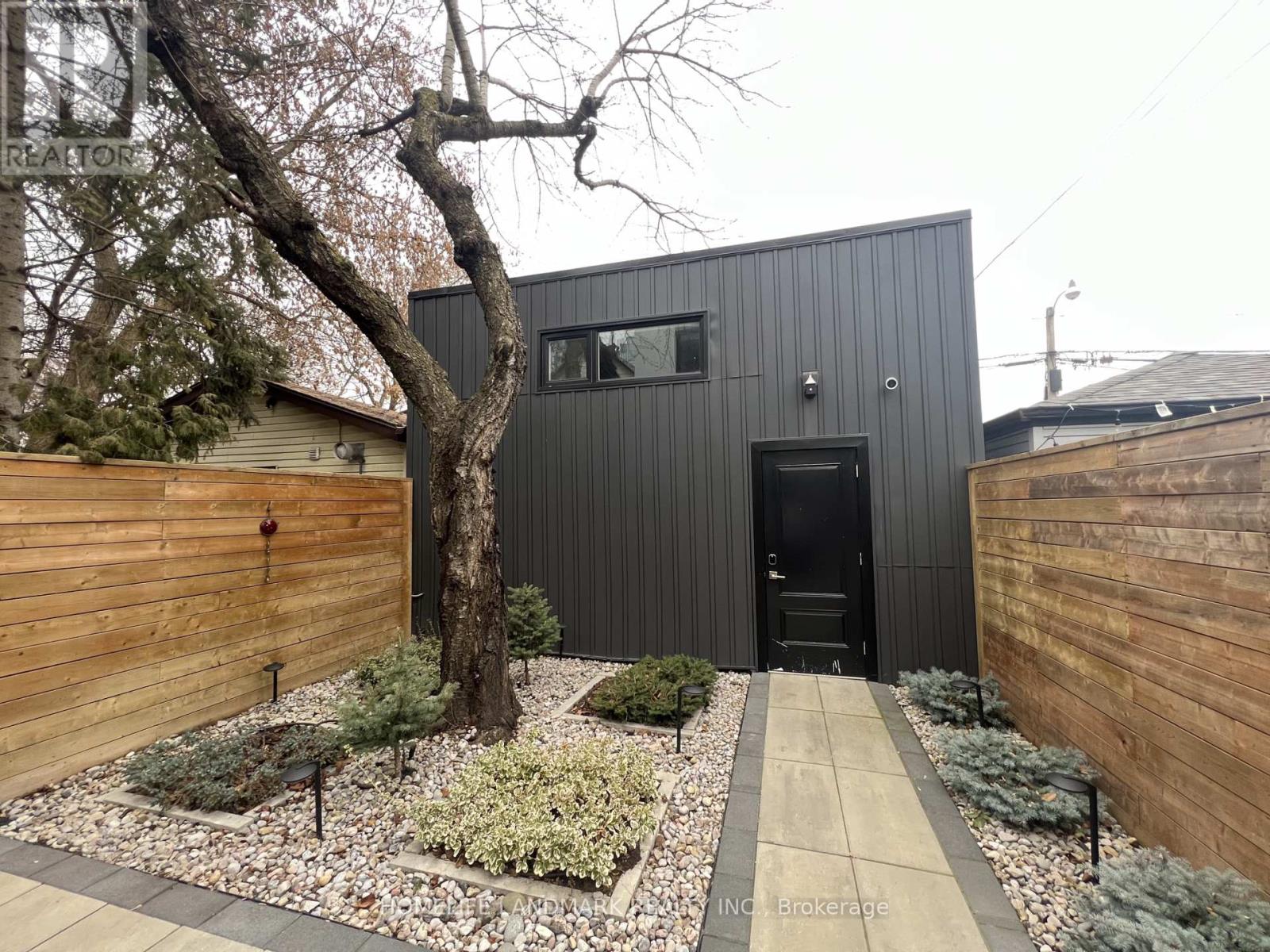 Lower - 17 Hocken Avenue, Toronto, Ontario  M6G 2K1 - Photo 11 - C12926560