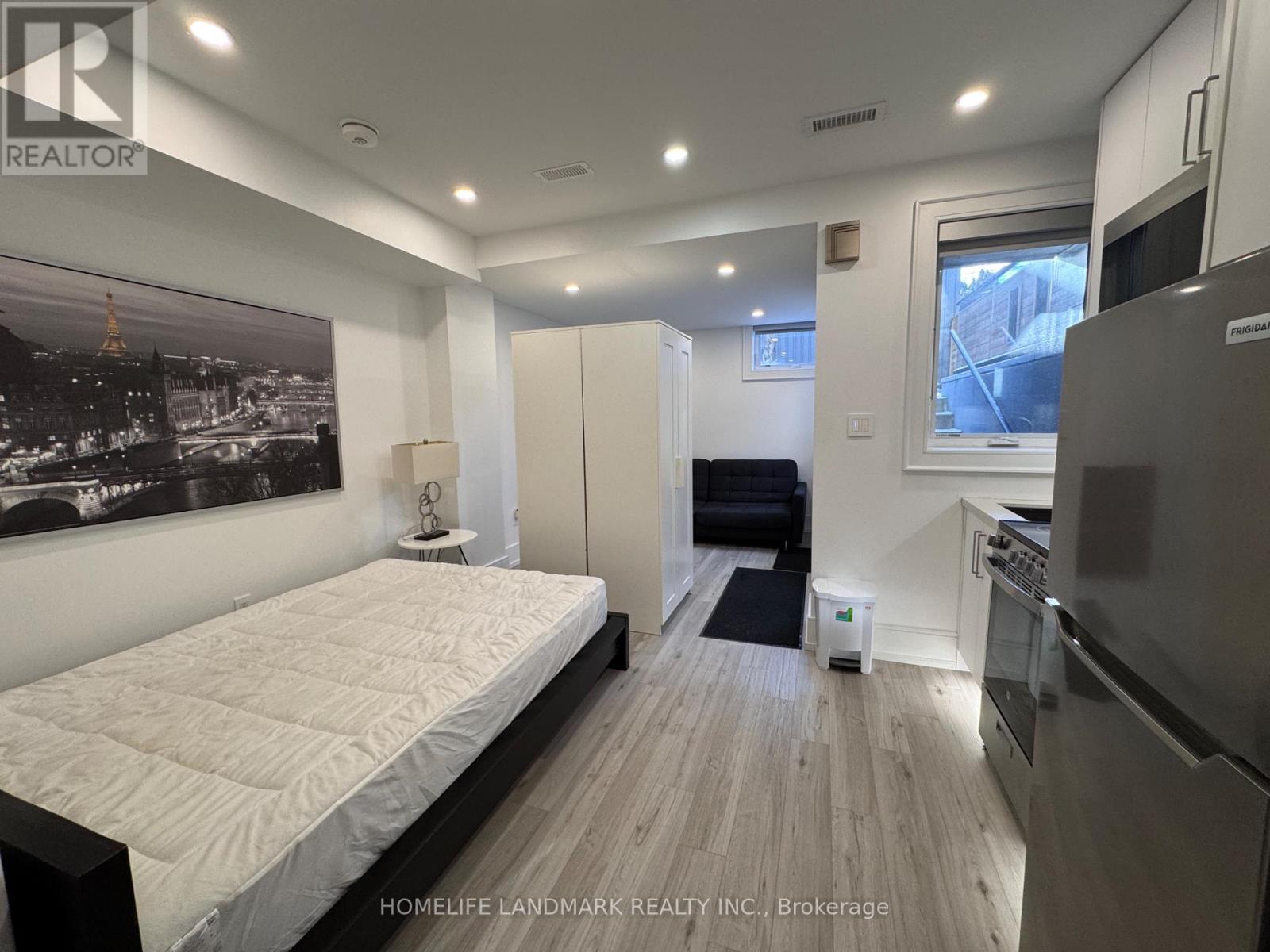 Lower - 17 Hocken Avenue, Toronto, Ontario  M6G 2K1 - Photo 7 - C12926560