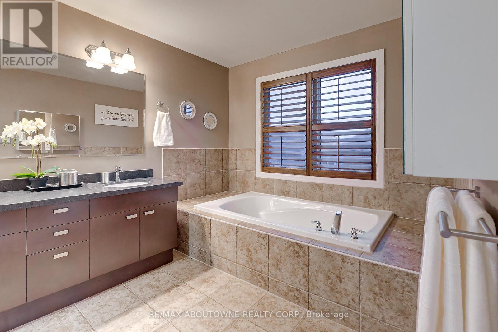 310 Leitch Landing, Milton, Ontario  L9T 7M9 - Photo 30 - W12926544