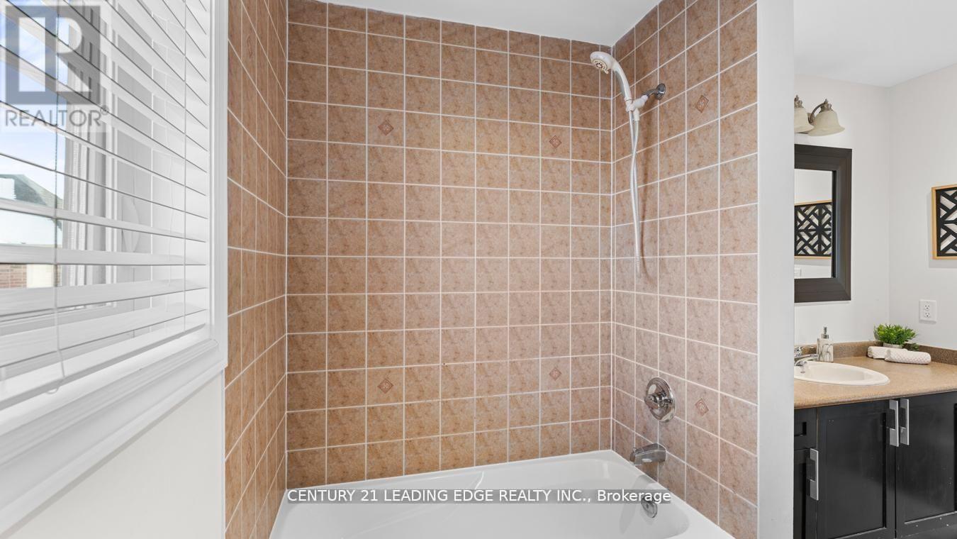 657 Brothers Crescent, Milton, Ontario  L9T 0A6 - Photo 32 - W12926550