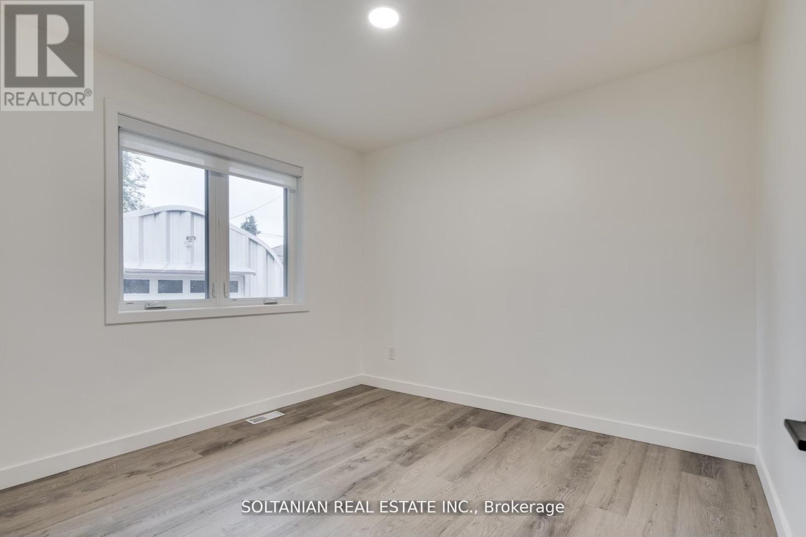 35 Cheshire Drive, Toronto, Ontario  M9B 2N7 - Photo 11 - W12926574