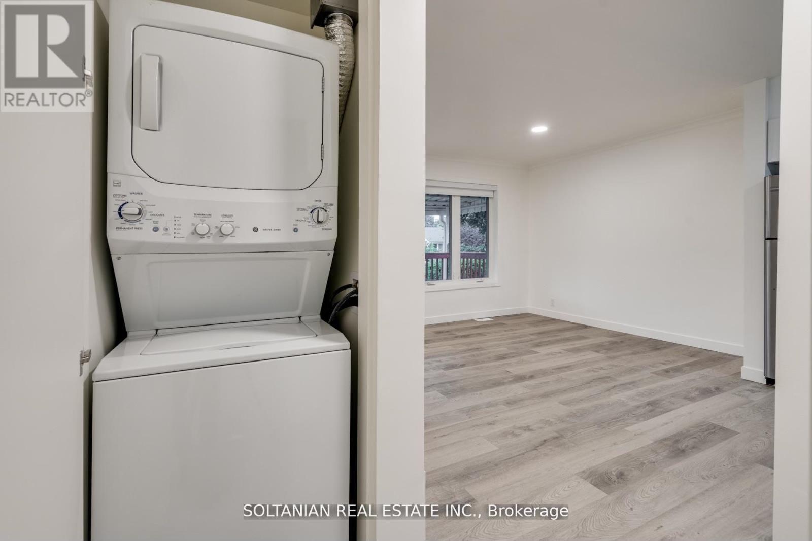 35 Cheshire Drive, Toronto, Ontario  M9B 2N7 - Photo 14 - W12926574