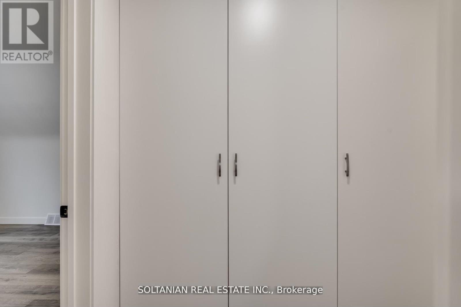 35 Cheshire Drive, Toronto, Ontario  M9B 2N7 - Photo 18 - W12926574