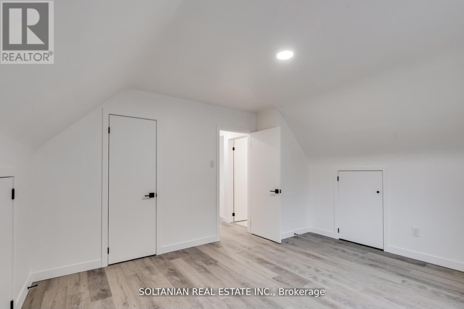 35 Cheshire Drive, Toronto, Ontario  M9B 2N7 - Photo 21 - W12926574