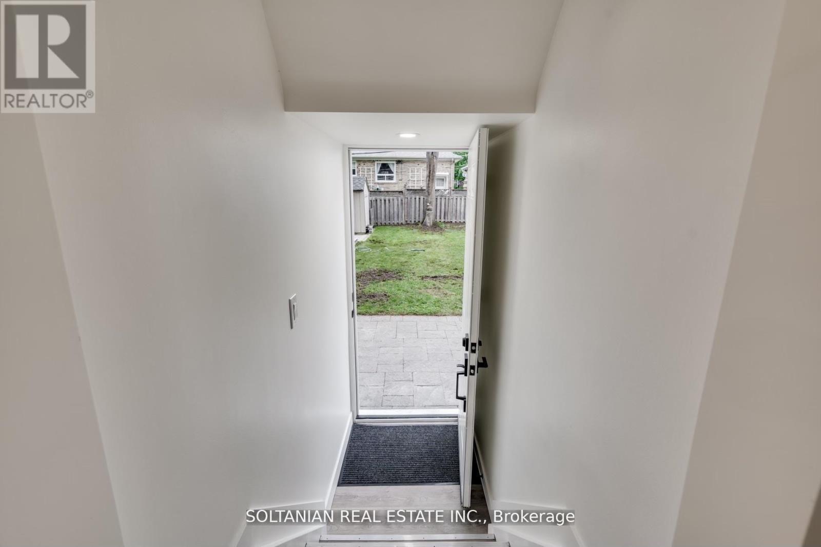 35 Cheshire Drive, Toronto, Ontario  M9B 2N7 - Photo 23 - W12926574