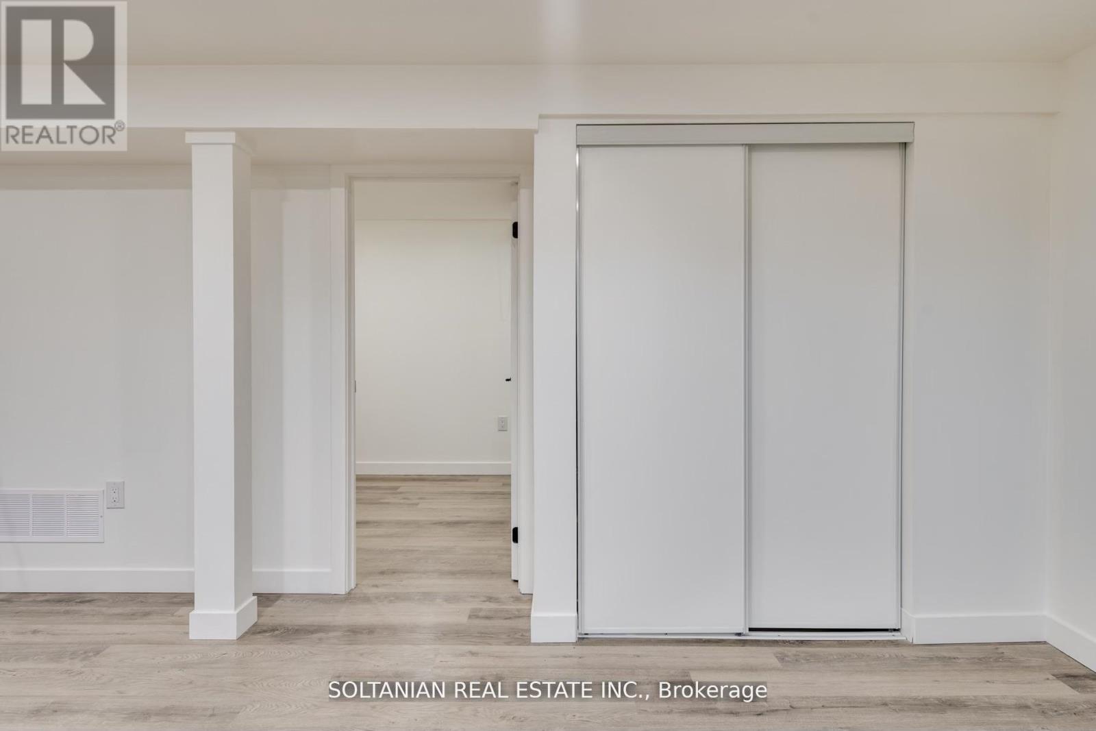 35 Cheshire Drive, Toronto, Ontario  M9B 2N7 - Photo 25 - W12926574