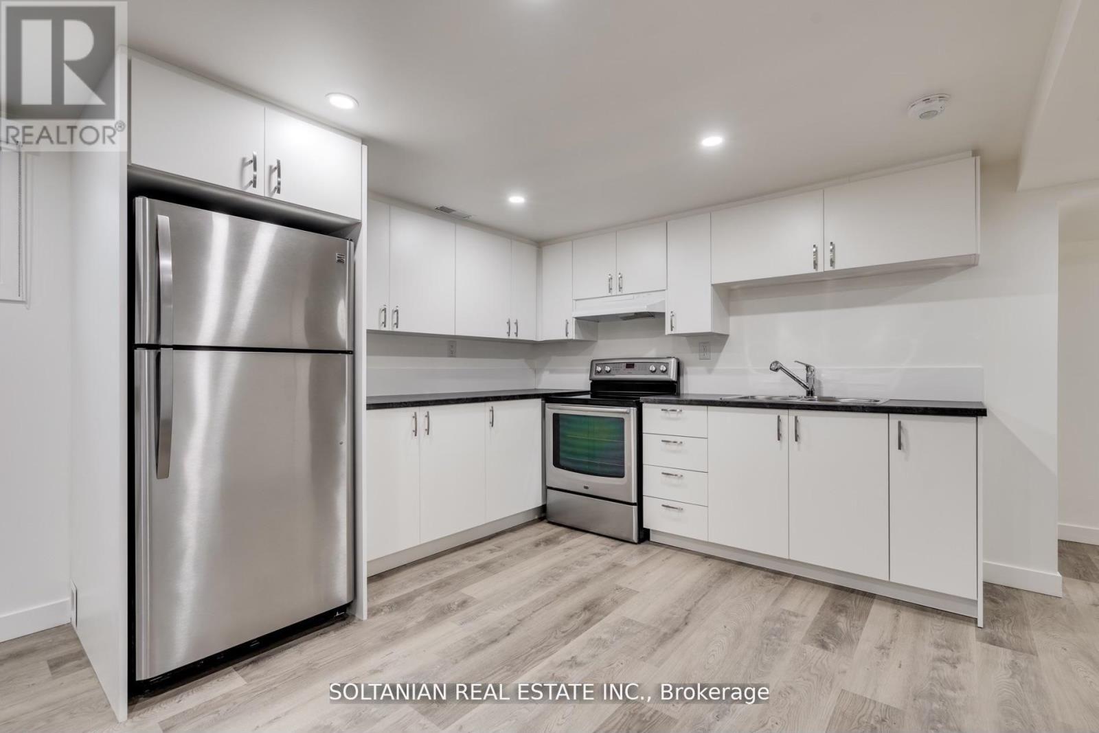 35 Cheshire Drive, Toronto, Ontario  M9B 2N7 - Photo 26 - W12926574