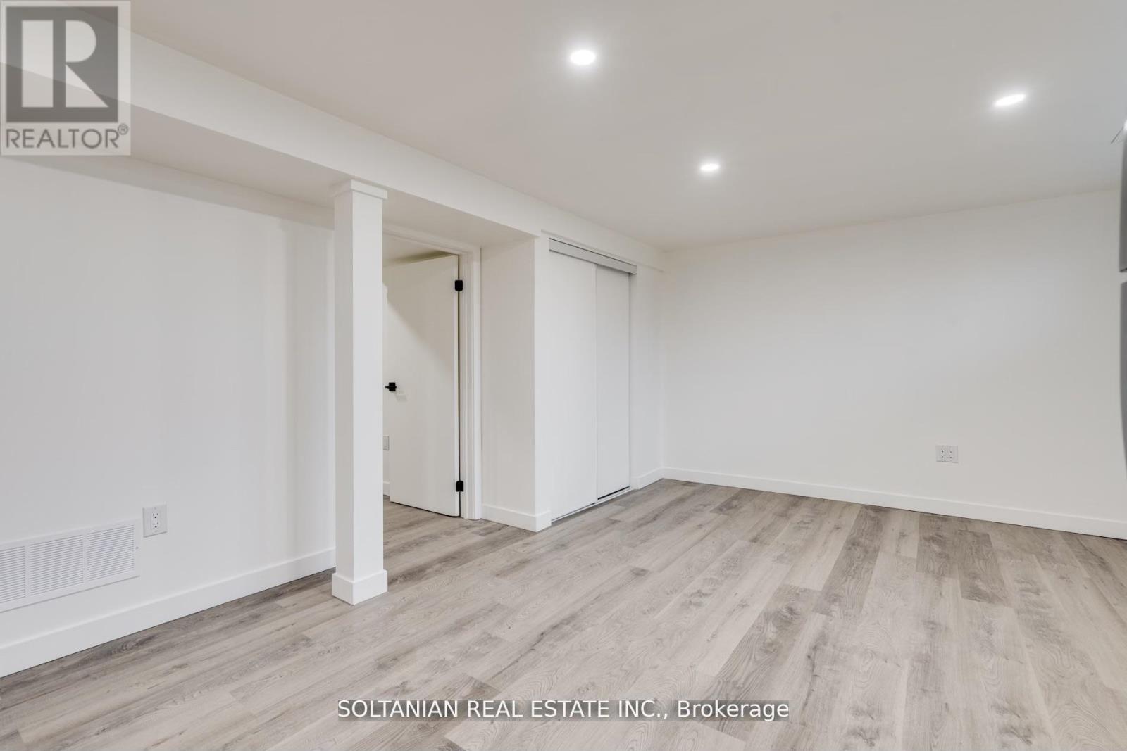 35 Cheshire Drive, Toronto, Ontario  M9B 2N7 - Photo 27 - W12926574