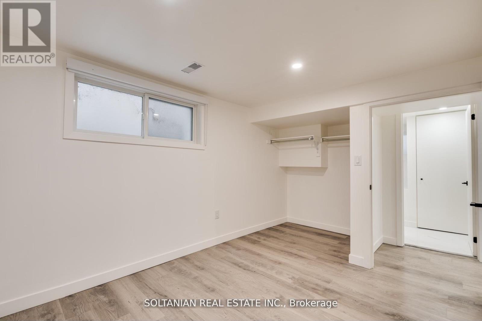 35 Cheshire Drive, Toronto, Ontario  M9B 2N7 - Photo 31 - W12926574