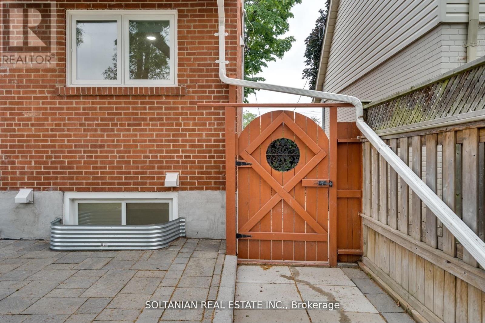 35 Cheshire Drive, Toronto, Ontario  M9B 2N7 - Photo 43 - W12926574