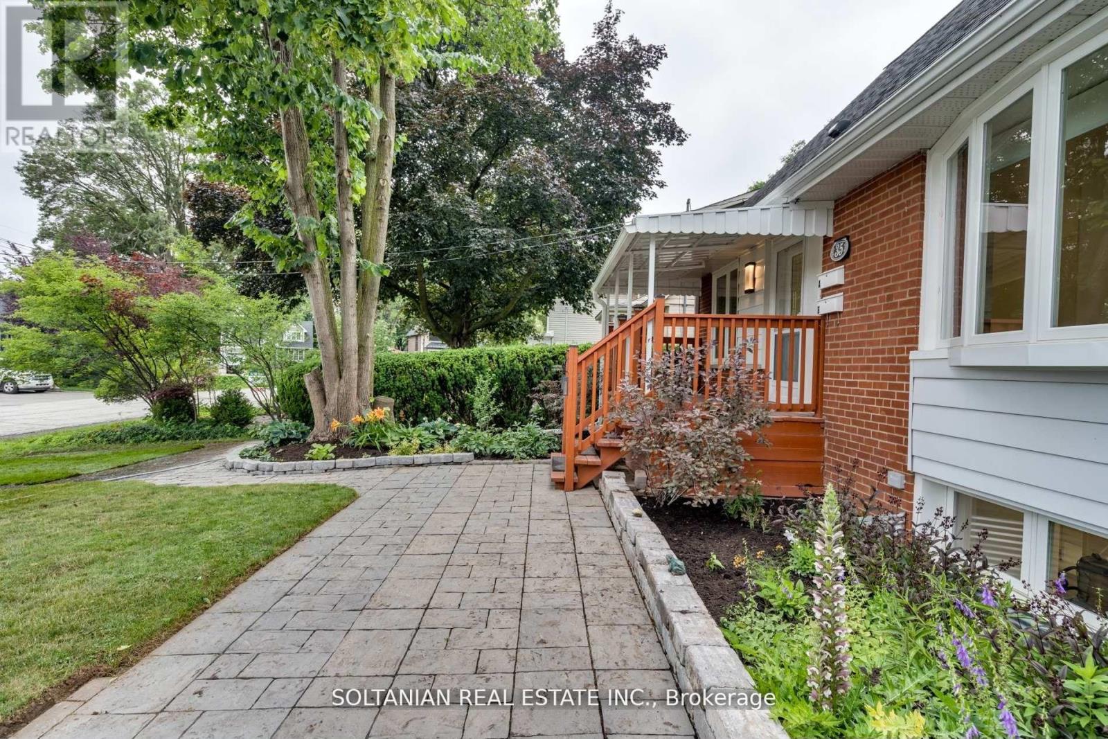35 Cheshire Drive, Toronto, Ontario  M9B 2N7 - Photo 50 - W12926574