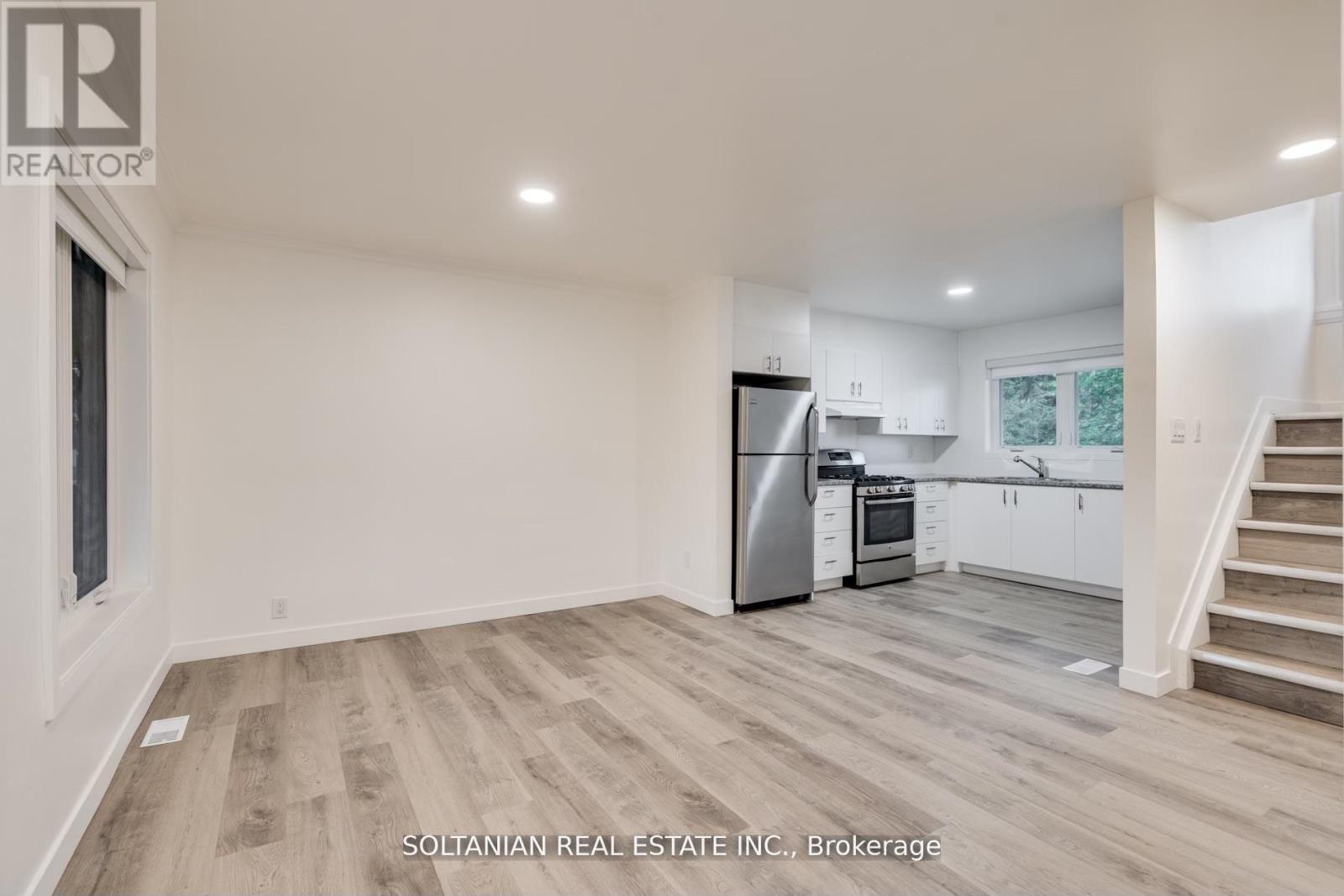 35 Cheshire Drive, Toronto, Ontario  M9B 2N7 - Photo 7 - W12926574