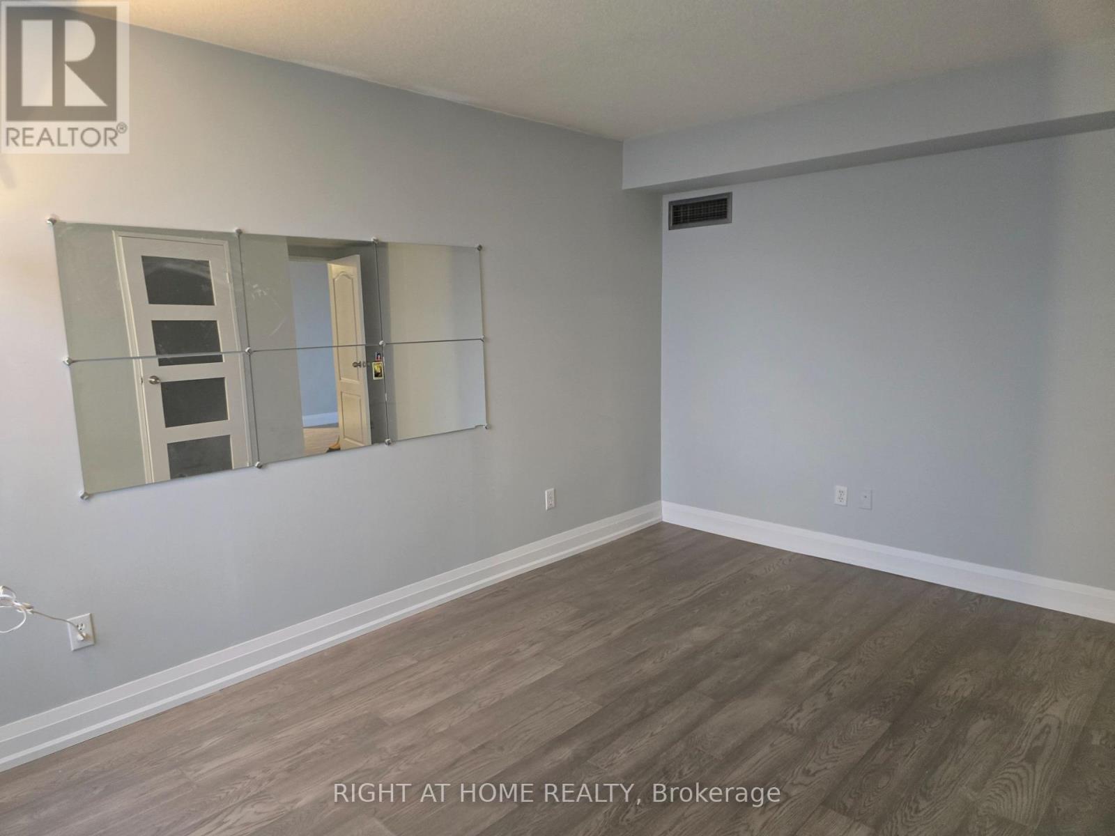 2303 - 550 Webb Drive, Mississauga, Ontario  L5B 3Y4 - Photo 10 - W12926580