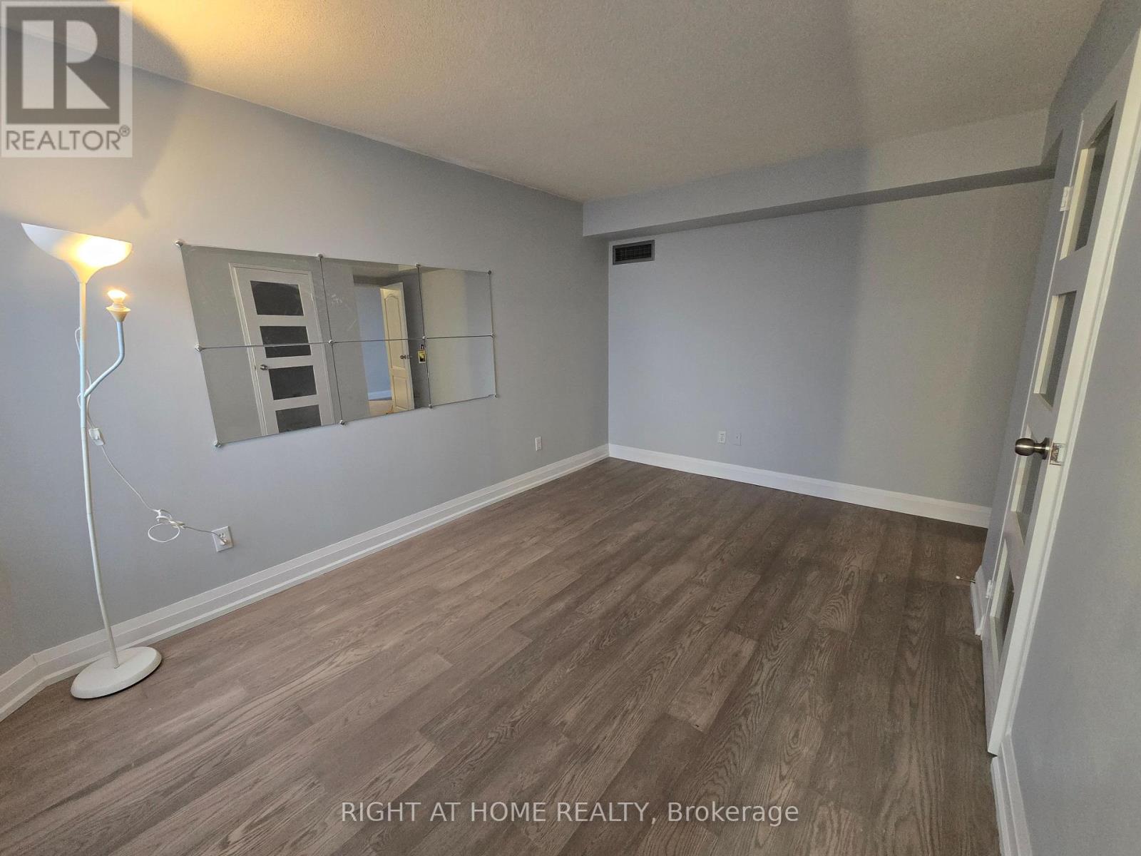 2303 - 550 Webb Drive, Mississauga, Ontario  L5B 3Y4 - Photo 11 - W12926580