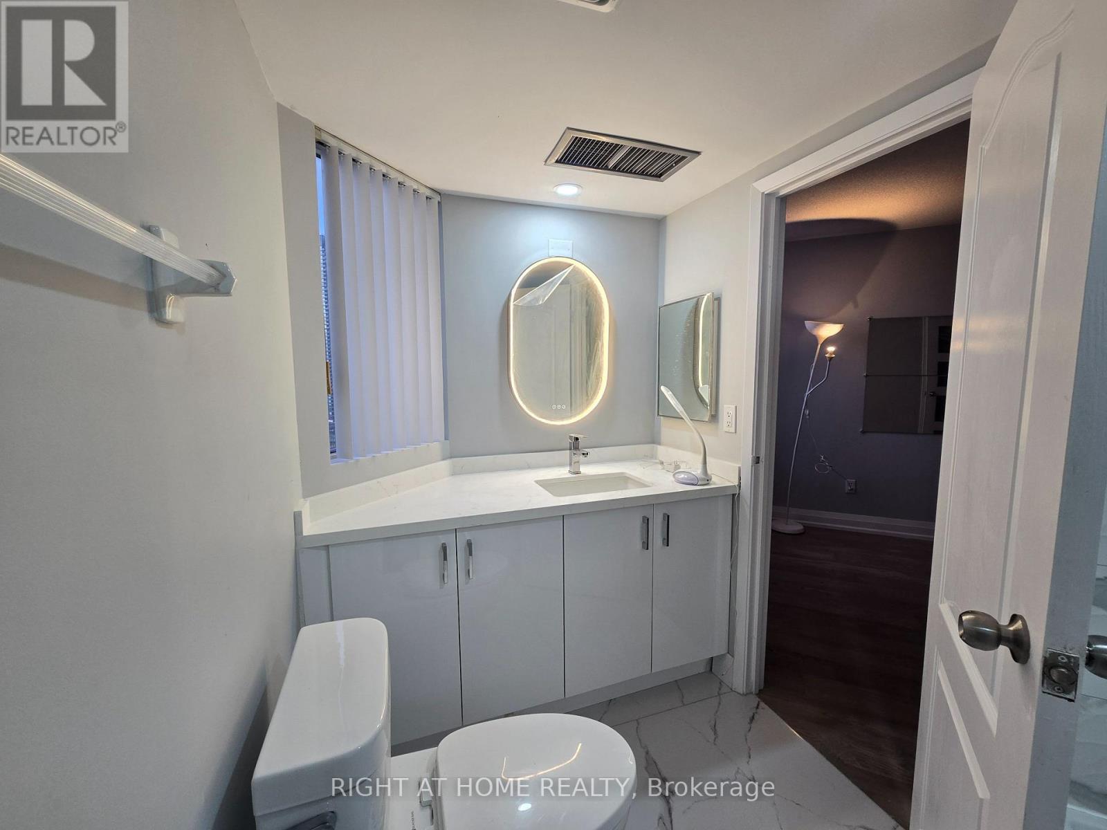 2303 - 550 Webb Drive, Mississauga, Ontario  L5B 3Y4 - Photo 12 - W12926580