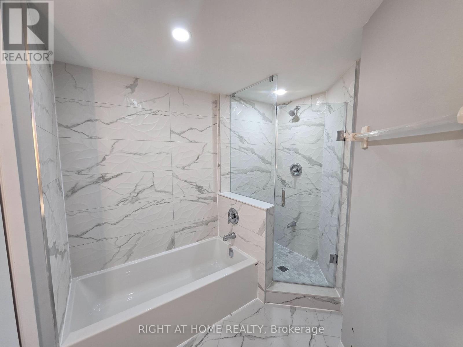 2303 - 550 Webb Drive, Mississauga, Ontario  L5B 3Y4 - Photo 15 - W12926580