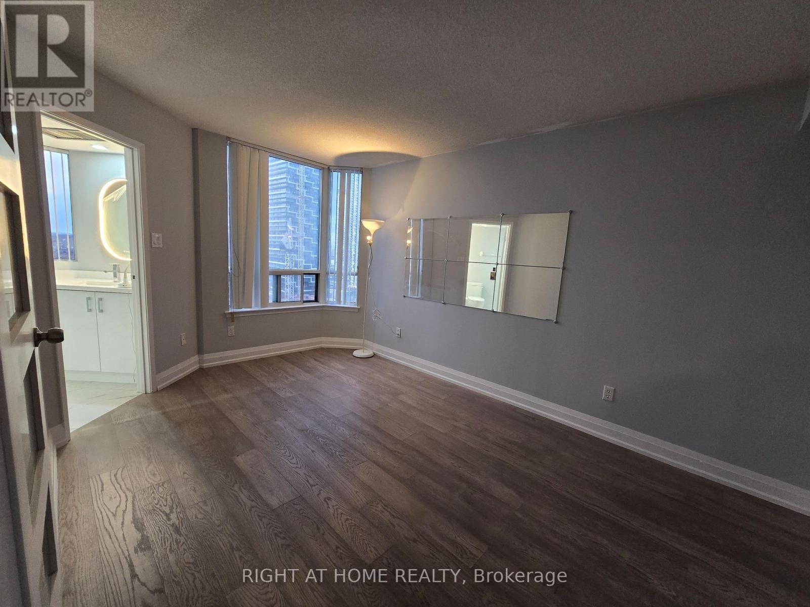 2303 - 550 Webb Drive, Mississauga, Ontario  L5B 3Y4 - Photo 9 - W12926580