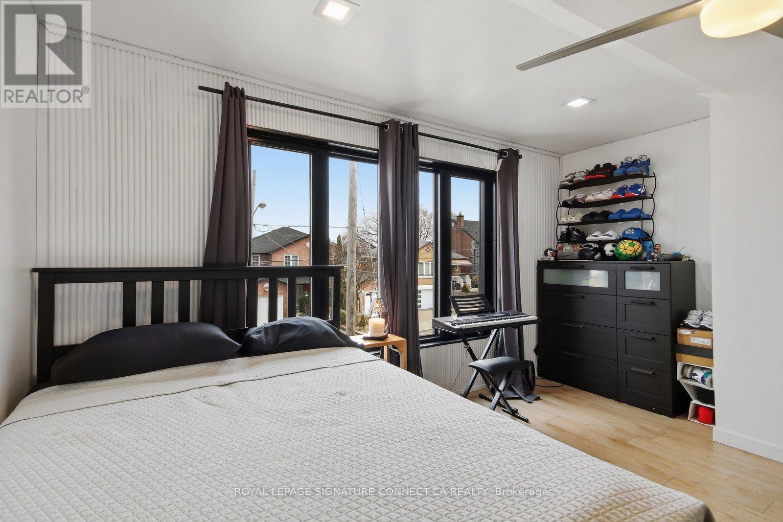 Main - 18 Harlton Crescent, Toronto, Ontario  M6M 1L1 - Photo 12 - W12926590