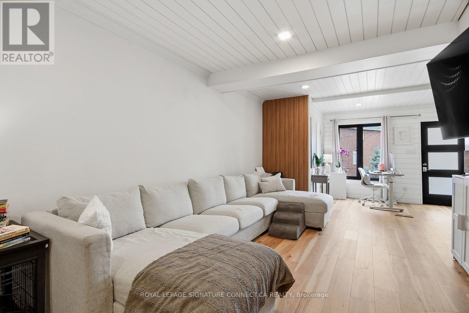 Main - 18 Harlton Crescent, Toronto, Ontario  M6M 1L1 - Photo 6 - W12926590