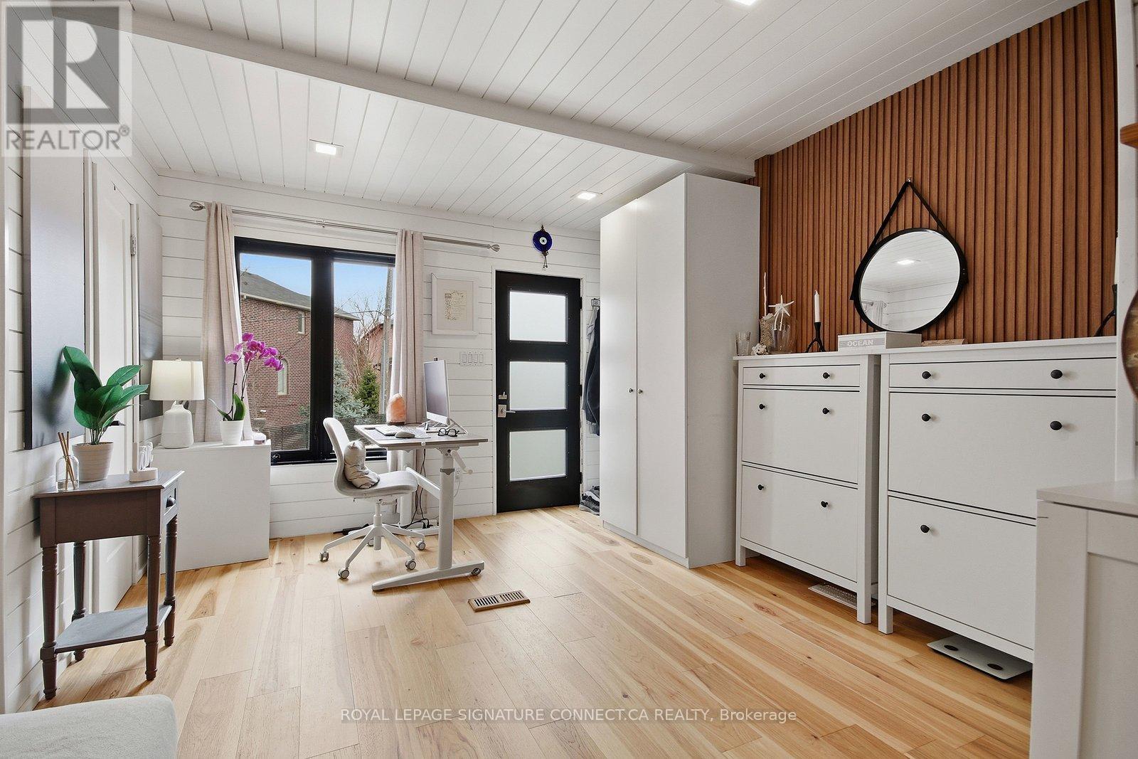 Main - 18 Harlton Crescent, Toronto, Ontario  M6M 1L1 - Photo 8 - W12926590