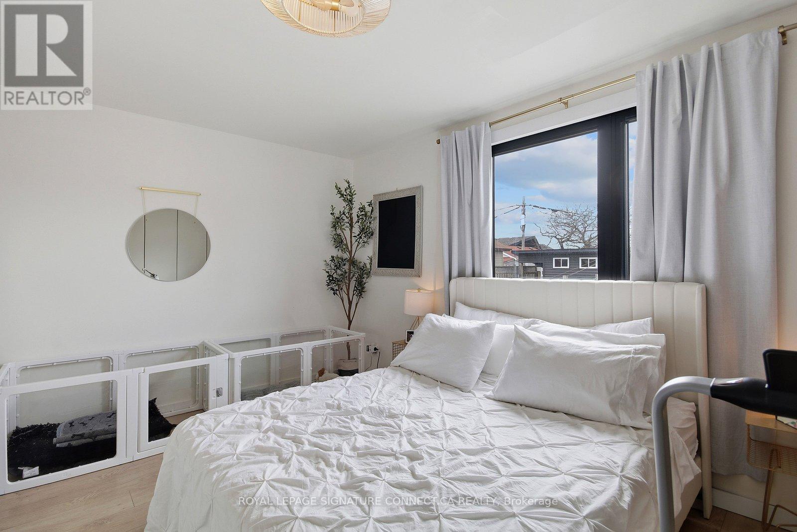 Main - 18 Harlton Crescent, Toronto, Ontario  M6M 1L1 - Photo 9 - W12926590